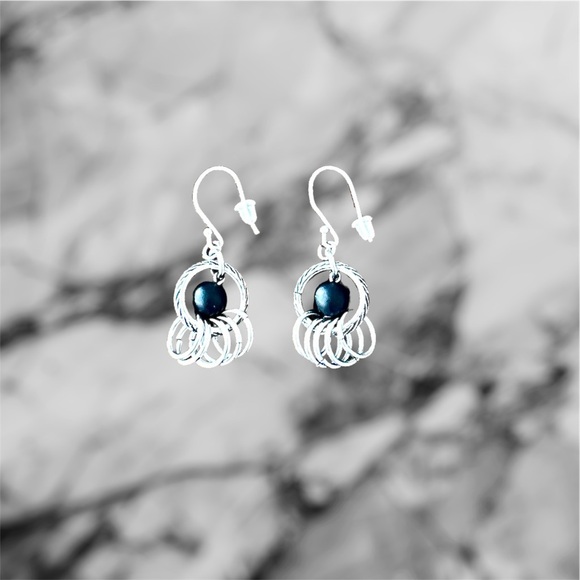 EUC! UNIQUE BLACK AND SILVER CIRCLES DROP EARRINGS - Picture 4 of 7